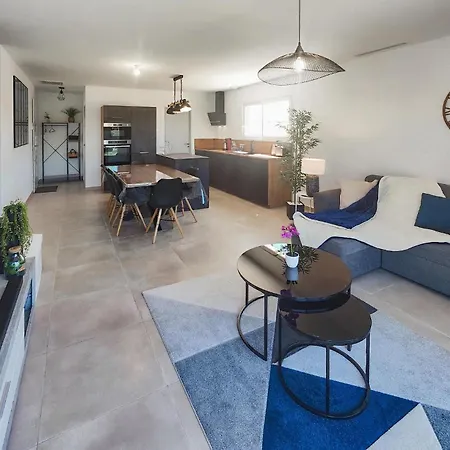 度假居 Gorgeous In With Kitchen Bessan